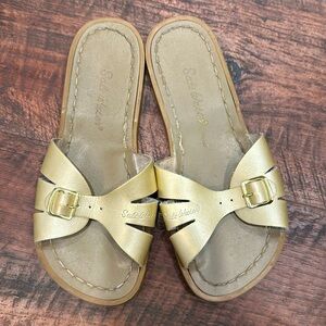 Salt Water girls slide Sandals, gold size 2